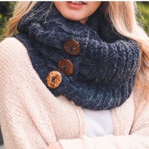 Button infinity scarf